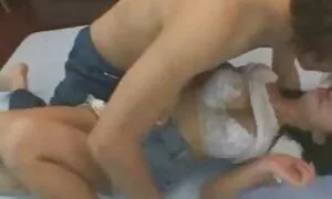 Một người phụ nữ già đi ra ngoài sân sau, trong một bikini và đã về để bơi trong hồ bơi. Nhìn xung quanh, ông nhận ra rằng không hề có ai xung quanh, để anh có thể đủ khả năng để tắm nắng. Cô sex nhat ban ko che ấy cởi quần áo đẹp lớn và đẹp với một kiểu tóc thân mật, và quyết định không dừng lại ở đó. Ngồi trên rìa của hồ bơi khỏa thân mẹ bắt đầu chết tiệt.