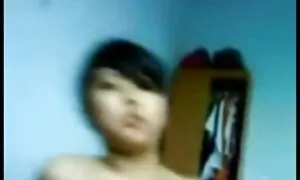 Một cô gái cởi đồ trên ghế dài và chuẩn bị cho một mát-xa. Bald người đàn ông trẻ nhào và vuốt ve em bé rất khéo léo trong tất cả các phim sex hoc sinh nhat ban khong che thân mật, nơi mà em bé trong dầu kéo dương vật, ra khỏi quần của mát-xa của bản thân và cho các chàng không thể nào quên thổi kèn. Cô biến thành một giáp xác, hãy để những chàng trai đặt một cải ngựa cô gái tóc vàng và fuck mình, sau đó cô ấy đã hoàn thành trong bóp.