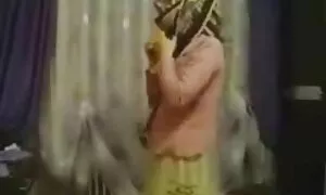 Giải phóng và tình dục quan tâm đến cô gái đã có niềm vui với những kẻ ở một say bữa tiệc riêng tư. Sau khi cô đã say rượu, chính họ muốn tình dục và bắt đầu lạm dụng các chàng trai. Các cô gái thắt chặt của mình và bắt đầu cởi quần áo. Sau đó, các chàng trai bắt xec nhat ban khong che đầu tình của các cô gái lỗ và miệng, đổ trung thành của họ nóng cơ thể trần truồng và sâu.