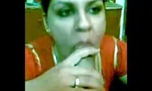 Làm người phụ nữ, người đã ly dị trong một năm, mình có một người yêu trẻ như vậy rằng trong cuộc sống của cô sẽ vĩnh viễn. Thời gian này, một háo hức trong quần lót màu trắng bắt đầu để làm hài lòng các chàng trai với cái miệng. Sau khi các nữ nam phim không che nhật bản các chàng trai tuyệt vời, thổi kèn, cô quyết định để cho mình với anh ta trong tình dục và đánh cô gái tóc vàng bị xé nát. Người đàn ông trẻ đánh người già gái mạnh mẽ, thổi kèn, và bắt đầu tung hết sức, hành hạ cô ướt âm đạo với một dương vật, dẫn người phụ nữ đến điên cuồng cực khoái.