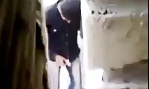 Một tình tóc đỏ vớ rút với một nô lệ trong một CỰC hình tầng hầm và cho phép anh ta liếm và hút một dương vật. Hài lòng khỏa thân tình liếm một cao su lớn như một kẹo và sau đó nhận được khổng lồ này trên dây xích. Các vô sex nhat ban ko che tình nhân chiên ngoan ngoãn mông của chìm hắn nữa và ngoan ngoãn cũng giật mình.