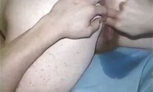 Khi người bạn của mình đã nằm trên giường, rooster young ông ta đã tham gia và sex không che gái xinh nhật bản bắt đầu bò của mình quần lót. Các tóc xoăn đồng tính phát hiện của người bạn của mình dương vật và hút nó trước khi nó là trong mông của mình. Thú vị và không thực tế đồng tính của 18 năm-đồng chí cũ đưa chúng phút của niềm vui khó quên. Khi mệt mỏi tài sản dừng lại tình thụ động vào mông ông vẫn tiếp tục, xin vui lòng anh ta bằng lời nói và kết thúc một cách nhanh chóng.