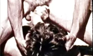 Một gay người đàn ông trẻ ngụy trang như một chú thỏ với đôi tai và tóc đuôi ngựa, lấy một củ cà rốt-hình và quyết định, xin vui lòng yêu quý của mình. Một râu đồng tính với niềm vui liếm các chàng giữa cuộn và được chơi với một dương vật, trong mông của mình, trong khi phim sex nhat bản không che một khá thụ động hút sự tàn bạo với cô ấy con dao. Một chú thỏ dễ thương đẩy một dương vật của mình và kết thúc với một miệng đầy đủ.