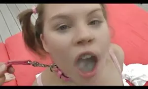 Một người với một thắt lưng mỏng và vô cùng lớn sữa đứng trước máy quay video với chỉ vớ. Chạm vào cô ấy ngon miệng cơ thể và thưởng thức những những cảm xúc dễ chịu và cảm giác đó bao gồm đầu. Các bé chơi với cô lớn núm vú sex nhat ban khong che và đôi môi thịt với niềm vui. Cô nếp nhăn vú của cô và nâng họ lên, thấy cô cao quý đệm máy ảnh. các chó cái rên rỉ và tiếp tục nghề nghiệp của mình.