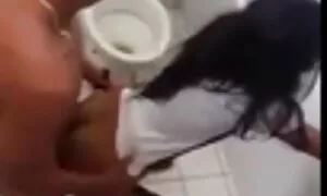 Cô phim nhat ban khong che muốn nhảy một chút, nhưng không có ai để đi đến câu lạc bộ. Sau đó, ông đã quyết định bật máy ảnh, thu thập thêm khán giả với nhảy của mình. Các cô gái nhảy đẹp cúi đầu. Điệu nhảy này, thức dậy, cô bé một ít, người quyết định, cởi quần áo, chỉ còn lại của mình dây, sau đó cũng hạ xuống. Các cô gái, chân, ở phía trước của những máy ảnh bắt đầu fiddle với cô ấy đóng âm hộ của cô, đôi khi thâm nhập ngón tay bên trong. Sau khi các cô gái, muốn làm tình, kéo ra một thủ cô bắt đầu chết tiệt ngọt ngào với nó.
