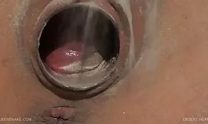 Vợ chồng yêu thương này luôn luôn dành thời gian với lợi ích, và không lãng phí nó xem một hộp của zombie hay ngồi trên truyền thông. Nhìn phim séc nhật bản không che những niềm vui với những cô gái đã làm tình với bạn trai của cô ấy, và cô ấy giữ với tất cả sức mạnh của mình không để mô tả mình. Mặc dù, điều này sẽ chỉ kích động những người đàn ông trong phần thứ hai của hoạt động hoạt động tình dục.