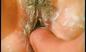 Khi em gái của cô đã đưa bạn trai của cô về nhà và giới thiệu anh với cô ấy, tình ngay lập tức thấy anh ta. Cô ấy không muốn làm phiền em gái của cô, vì vậy cô quyết định để dụ dỗ các cậu bé và kiểm tra những gì đã ở trên giường vì vậy ông sẽ không bao giờ tìm nhật bản không che ra. Khi họ đã cùng nhau, người đẹp, dễ dàng mẹ và chị gái, bạn trai của bí mật, nhận được một hộp từ quan hệ tình dục với anh ta.