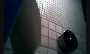 Một gái trẻ người đàn ông đi xung quanh thành phố tìm kiếm cô gái xinh đẹp với butts. Anh yêu bắn tình với một máy quay phim lén và hôm nay cũng không ngoại lệ cho anh ta. Anh thấy một cô gái trong quần bó trên một đường hầm. Anh ấy thực sự thích cái vẻ đẹp của môn nam sex nhật bản không che bật các máy quay và bắt đầu bắn cô snot. Ông ấy đặc biệt muốn xem mình mông đàn hồi swing trong khi các người lạ đi. Các con viết tất cả xuống để chia sẻ với bạn bè của ông sau.
